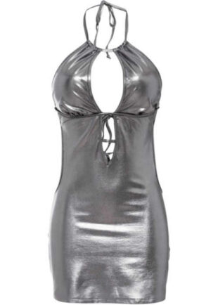 Sexy šaty v rafinovaném střihu z lesklého stříbrného materiálu