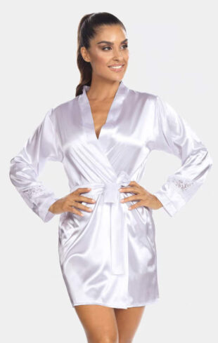 Bílý saténový župan v kimono střihu